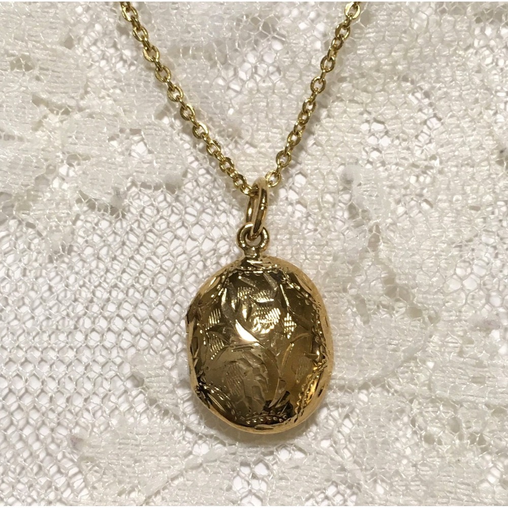 Vintage Sterling Silver 925 Locket Oval Pendant Necklace Gold Tone on Sterling